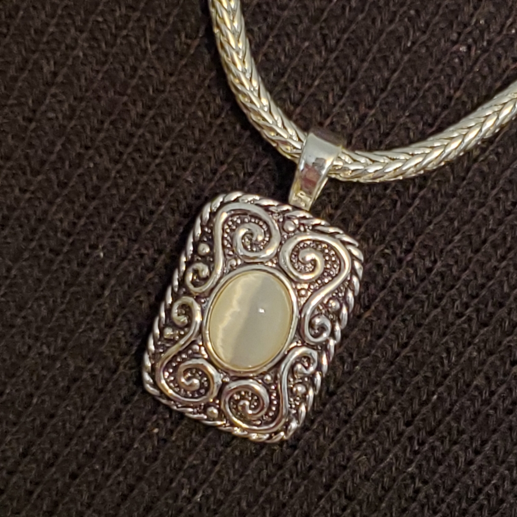 Vintage Roman Silvertone Necklace With White Cats Eye Look Pendant 20$